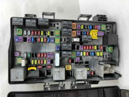 2013-2014 Dodge Ram 1500 Caja de Fusibles TIPM 5.7 - Image 4